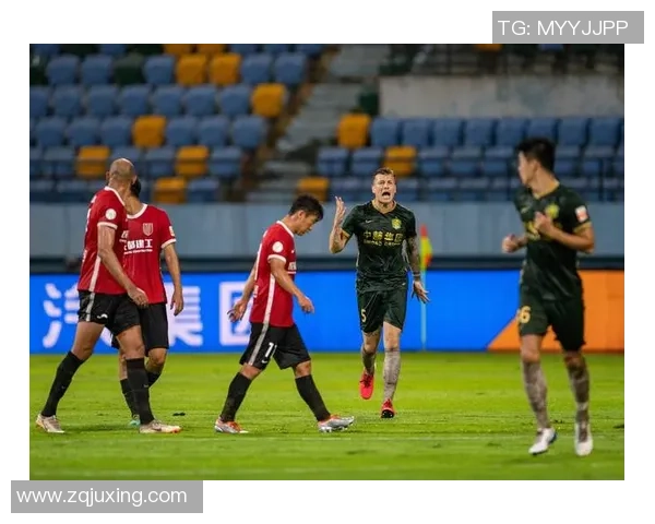 赛后分析:北京足球队与成都足球队实力对比及比赛亮点回顾 赛后分析:北京足球队与成都足球队实力对比及比赛亮点回顾